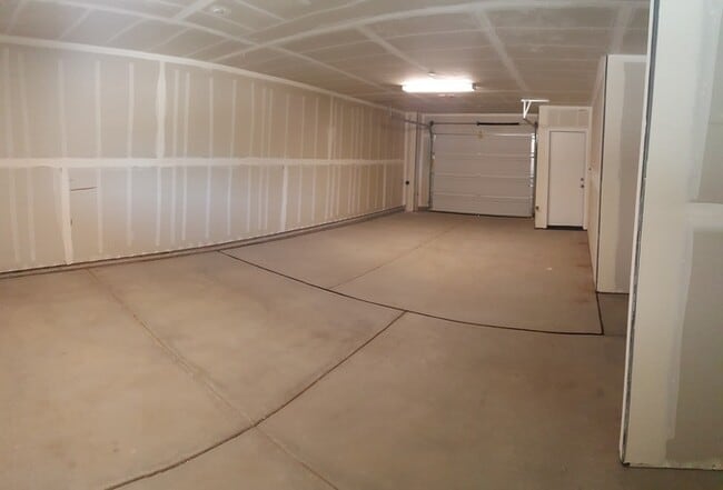 Building Photo - Brand New Town Home,Next to River, Oxbow park