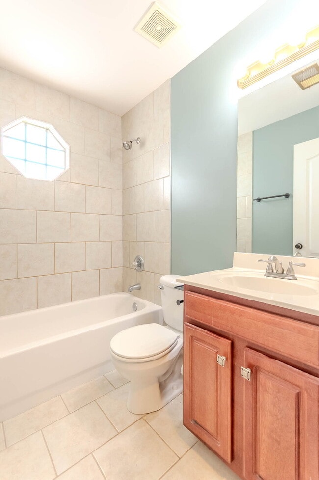 Building Photo - 3 bed, 2.5 bath brick home across from Ted Rhodes Golf Course