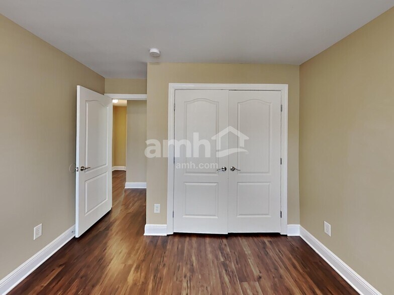 Building Photo - 3012 Clyde Cir
