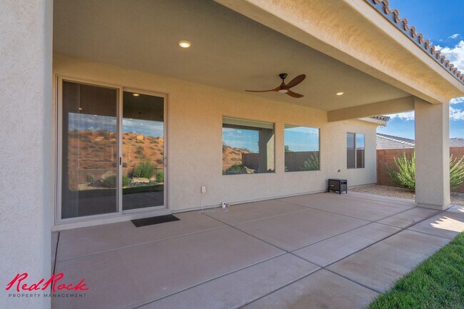 Building Photo - Stunning 4 Bedroom Home with Gorgeous Back...