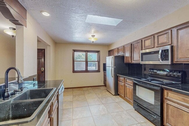 Building Photo - 501 Calle De