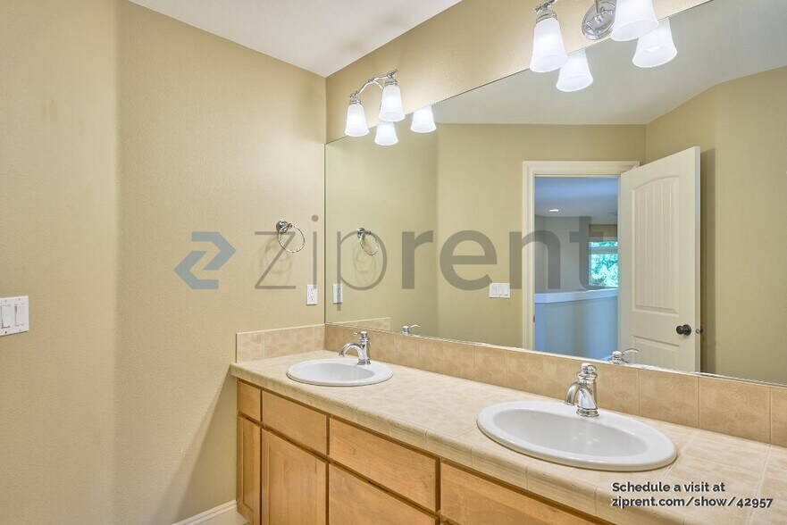 Building Photo - 11379 NW Valros Ln