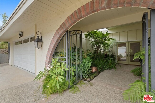 Building Photo - 1324 El Hito Cir