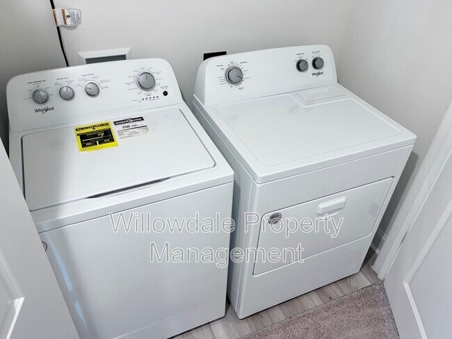 Building Photo - 456 La Maison Ave