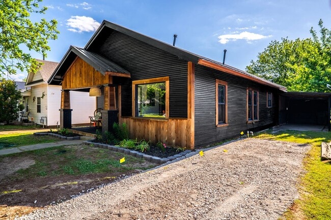 Building Photo - Three Bedroom Rental