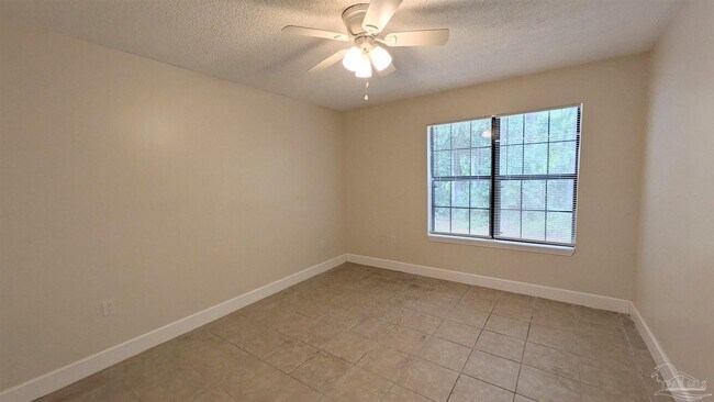 Building Photo - 8264 Continental Dr