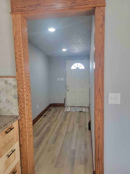 Building Photo - 103 1st St SE