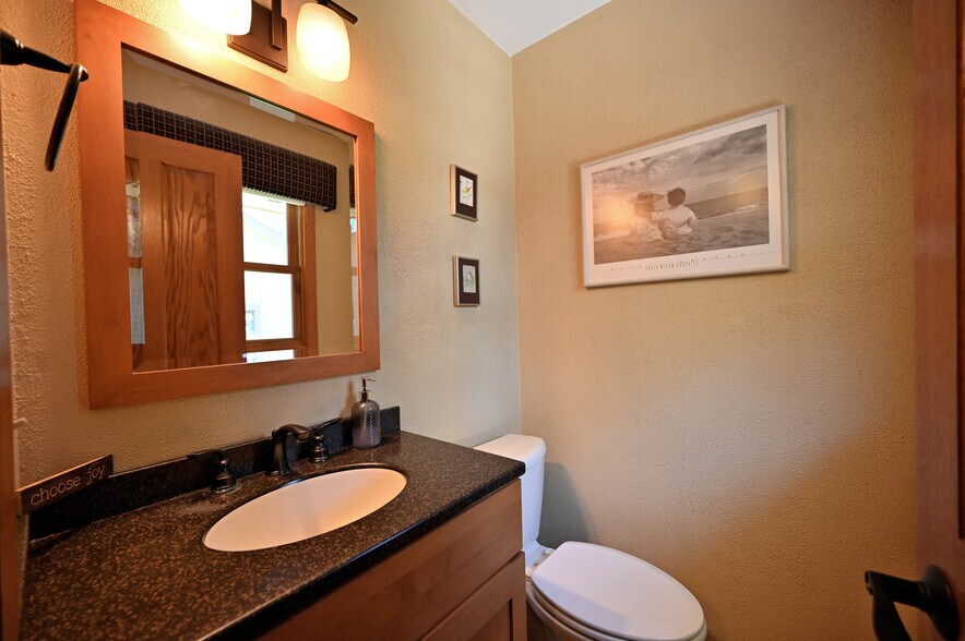 Building Photo - 202 Lac La Belle Dr