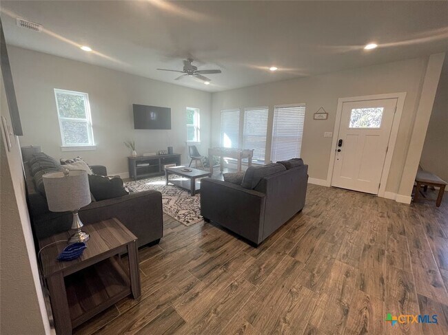 Building Photo - 1220 Diamondhead Dr