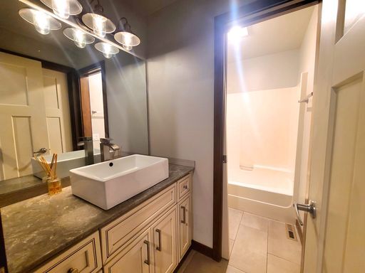 Building Photo - Gorgeous Kirkland South Rose Hill Home, AV...