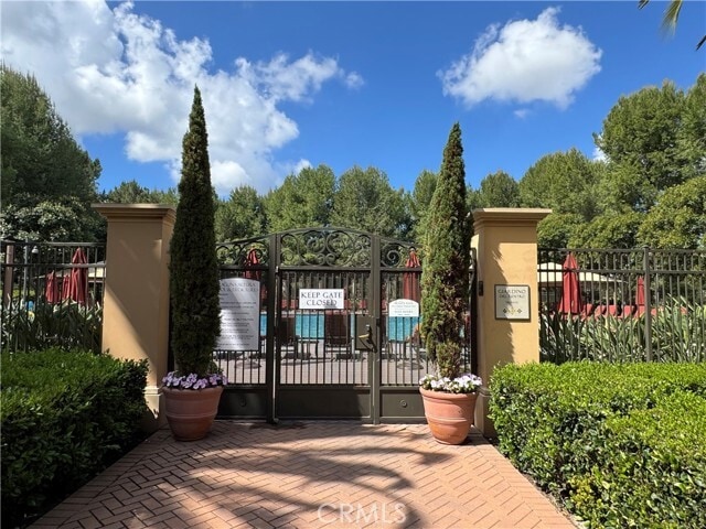 Building Photo - 80 Cipresso