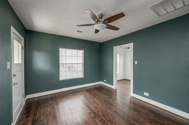 Building Photo - 4204 Lovejoy St