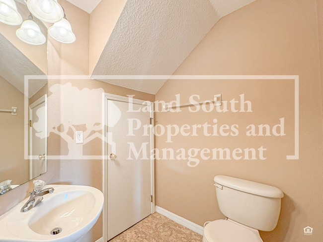 Building Photo - 5432 River Rock Rd