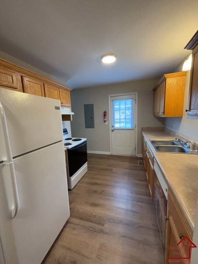 Building Photo - 209 Bermuda Dr