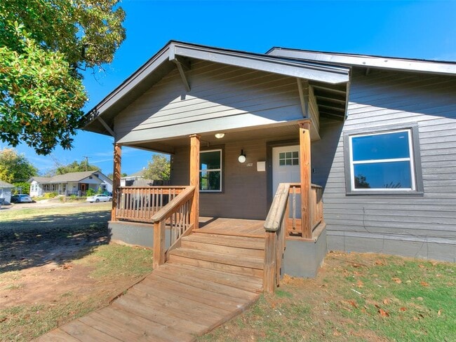 Building Photo - 1215 NW 8th St