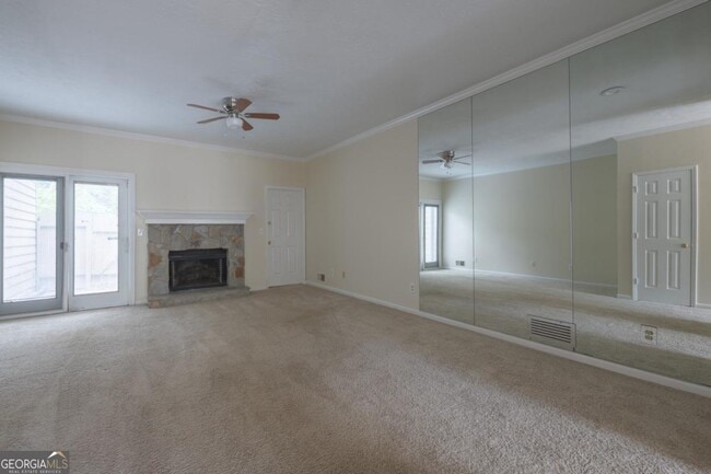 Building Photo - 4028 Elm St