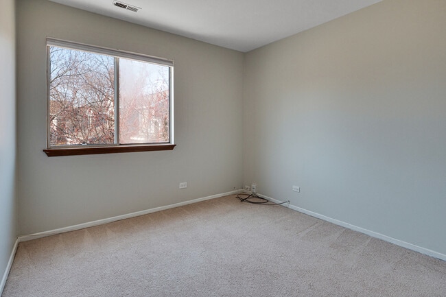 Building Photo - 972 Mallard Cir