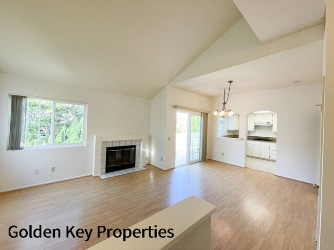 Building Photo - 2BR/1.5BA Condo in Charlemont in Vista! Cl...