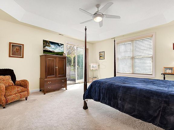 Building Photo - "Spacious 2-Bedroom Condo with Elegant Har...