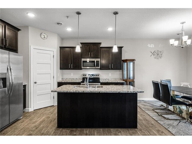 Building Photo - 2117 Cleveland Ln S