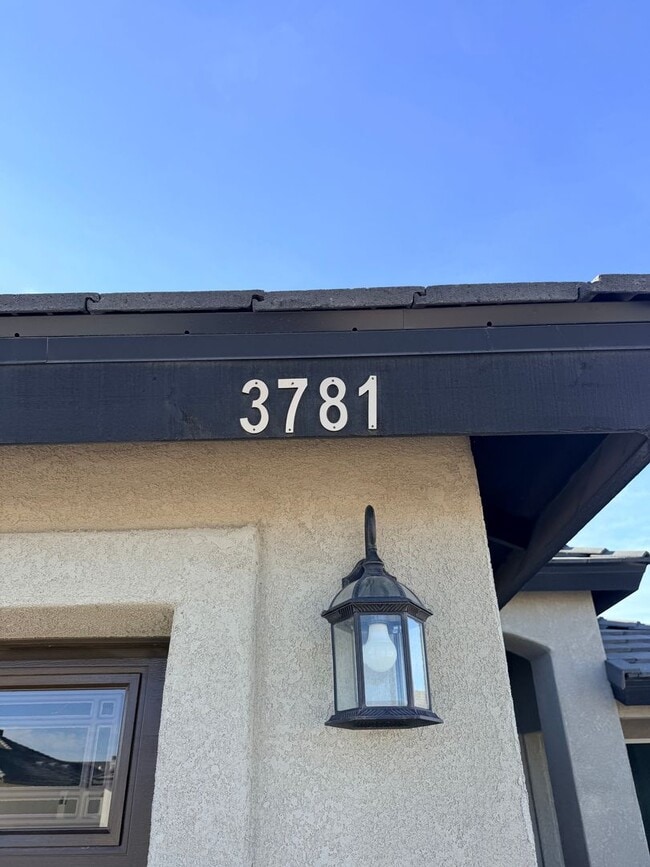 Building Photo - Almost New Three Bedroom Two Bath Home