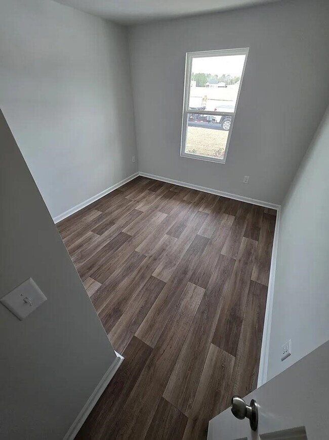 Building Photo - 532 Runaway Train Dr