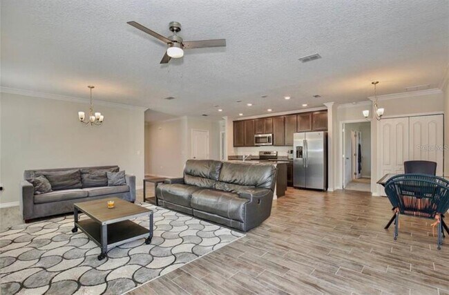 Building Photo - 492 Pinecrest Loop