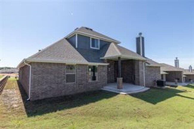Building Photo - Brand New! 4 bedroom 3 bath home in Edmond...