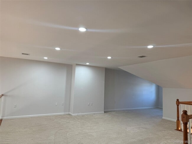 Building Photo - 137 Pond View Dr