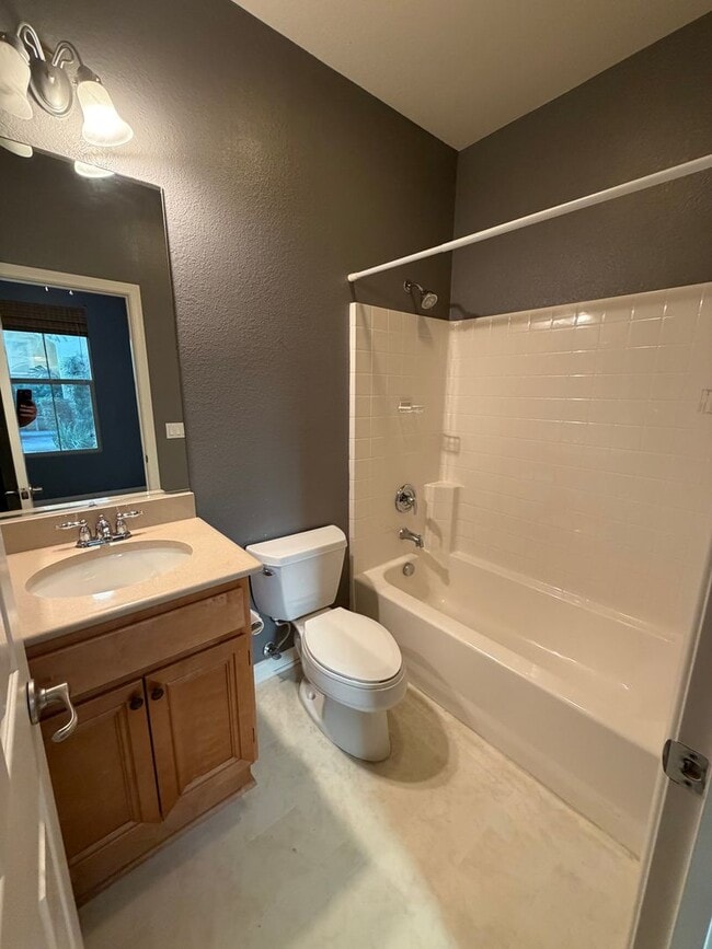 Building Photo - ESCALA - Luxury 2 / 2.5 Townhouse + 2 Car Garage in Gated Escala Community