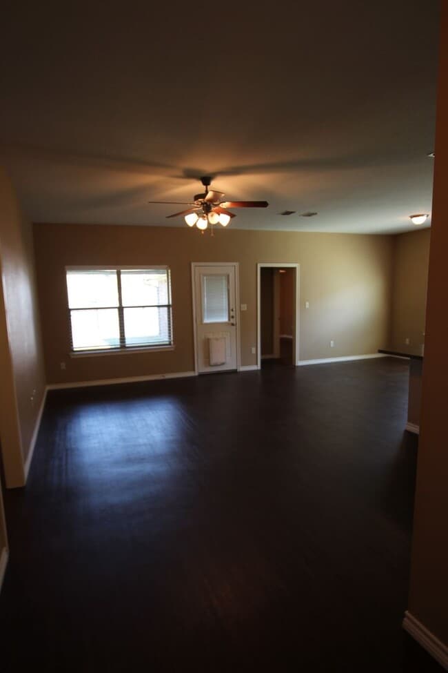 Building Photo - COMING SOON! - Gorgeous 3 Bedroom Home in ...