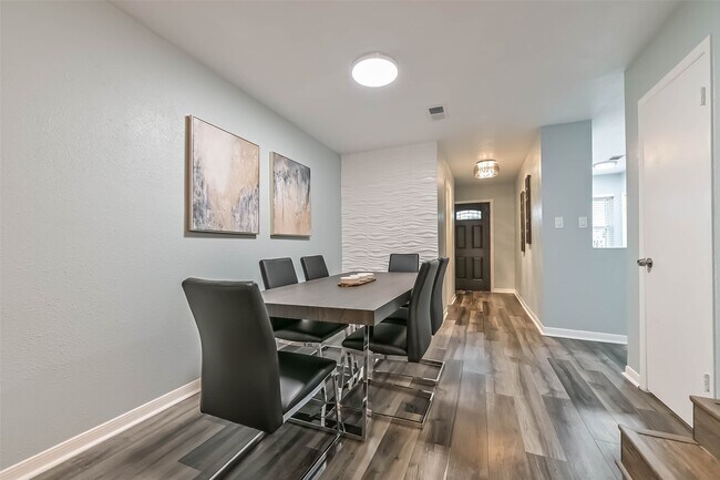 Building Photo - 1415 Ramada Dr