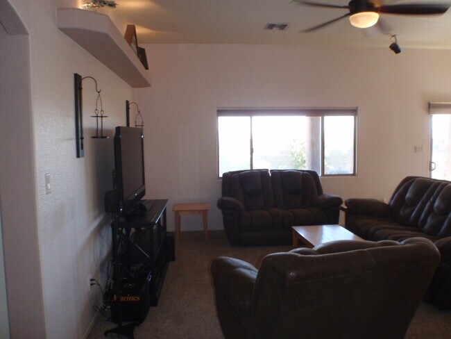 Building Photo - MESA DEL SOL POOL HOME