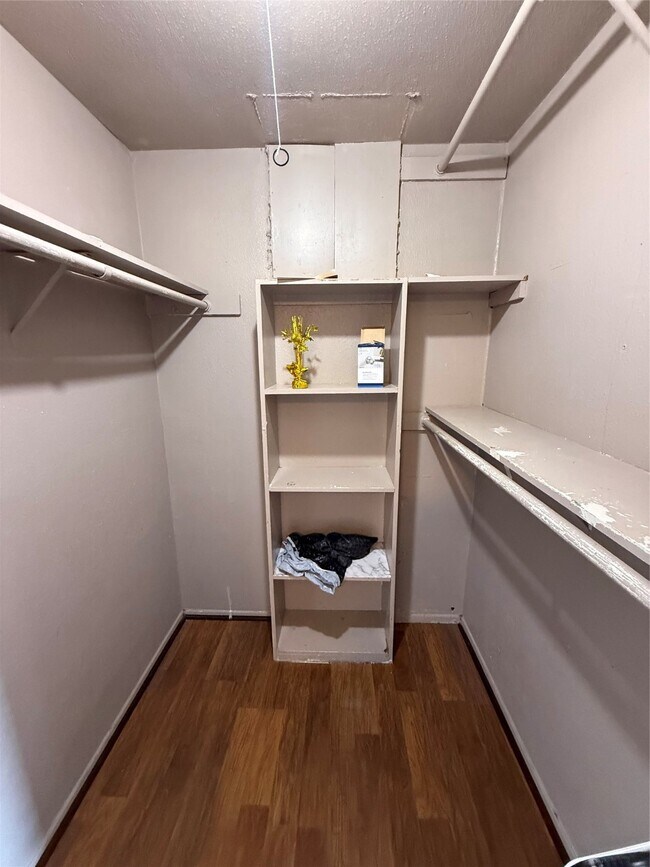 Building Photo - 10501 South Dr