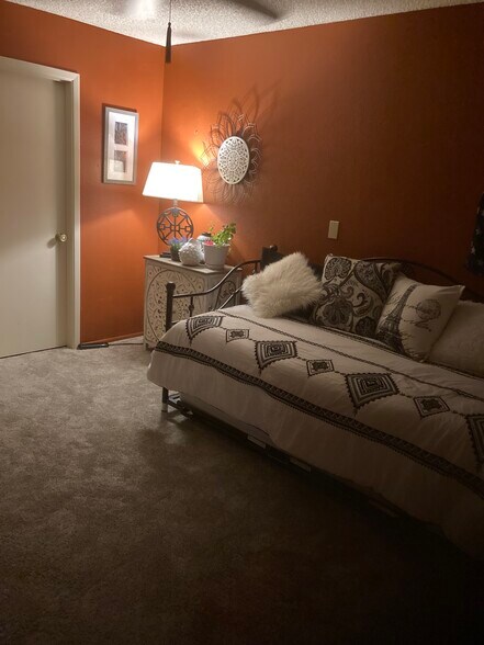 Building Photo - 14300 W Bell Rd