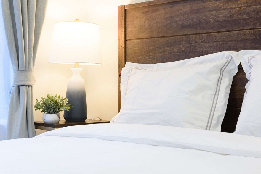 Building Photo - 240e E 75th St