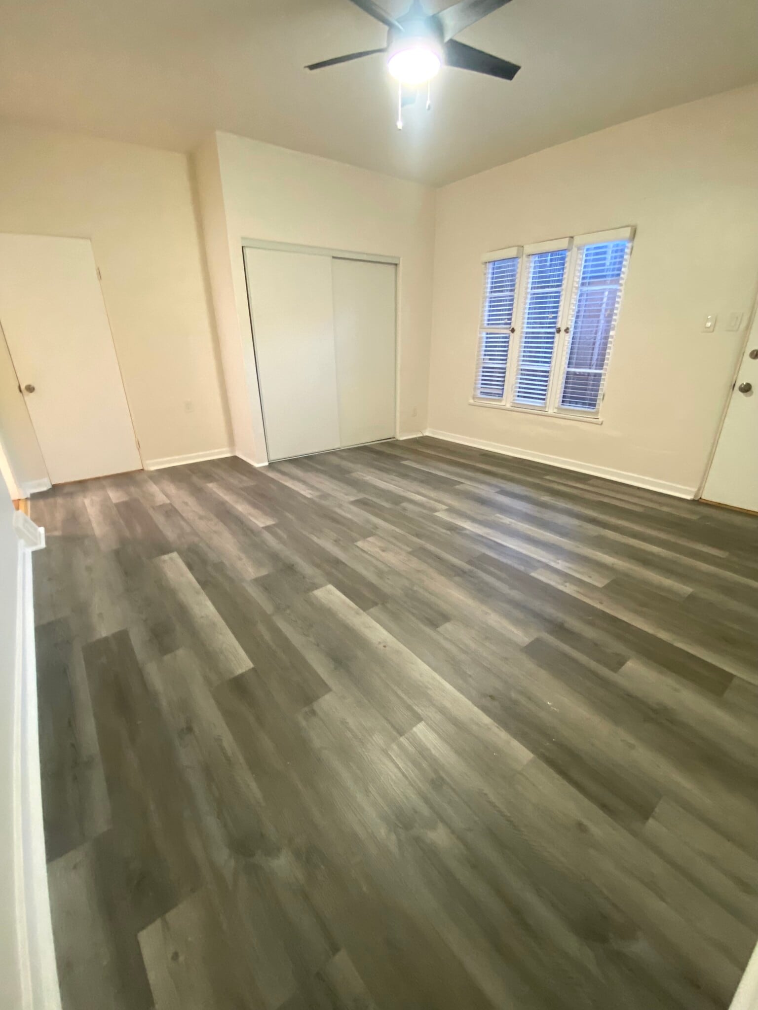 Building Photo - 7284 Fountain Ave