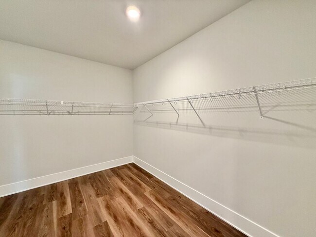 Building Photo - Newly Built 5BD, 4.5BA Knightdale Home wit...