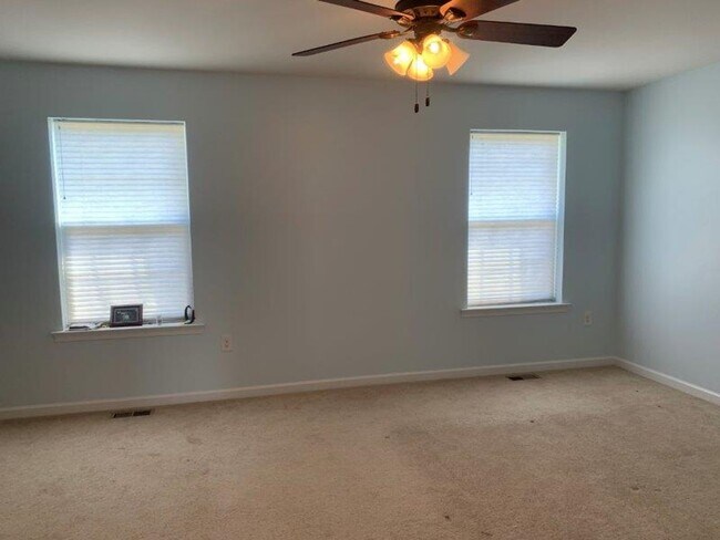 Building Photo - 346 Weatherstone Dr