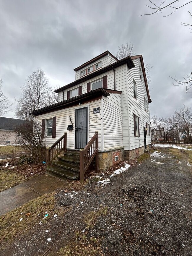 Primary Photo - Cozy 3-Bedroom Home in a Great Location / ...