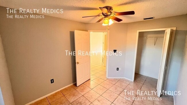 Building Photo - 7628 University Garden Dr