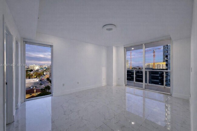 Building Photo - 600 NE 27th St