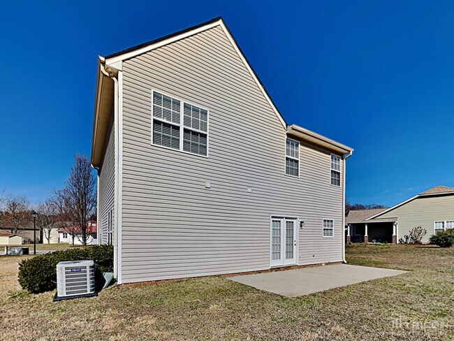 Building Photo - 124 Redstone Ln