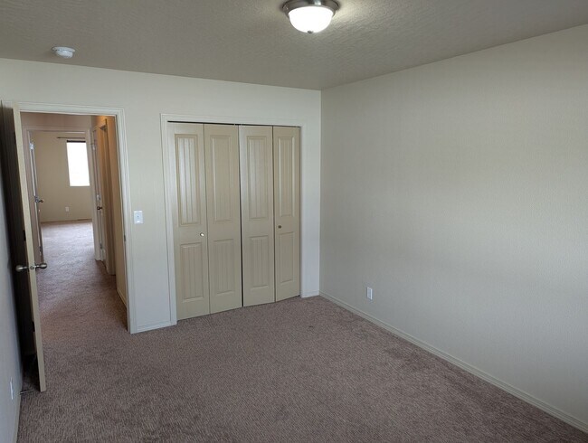 Building Photo - 7290 N Bandon Ln