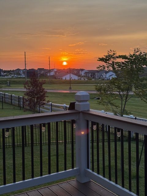 Building Photo - Large 4 Bedroom with Finished Basement - L...