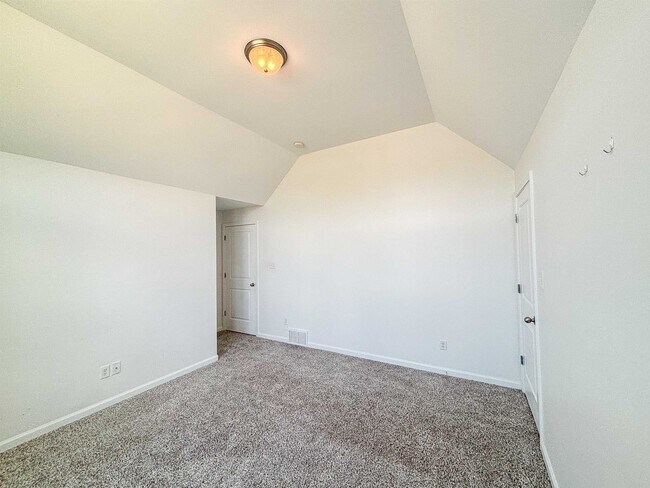 Building Photo - 6839 Hare Hill Dr