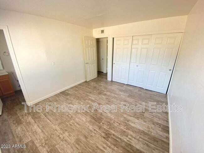 Building Photo - 303 W Mesquite St