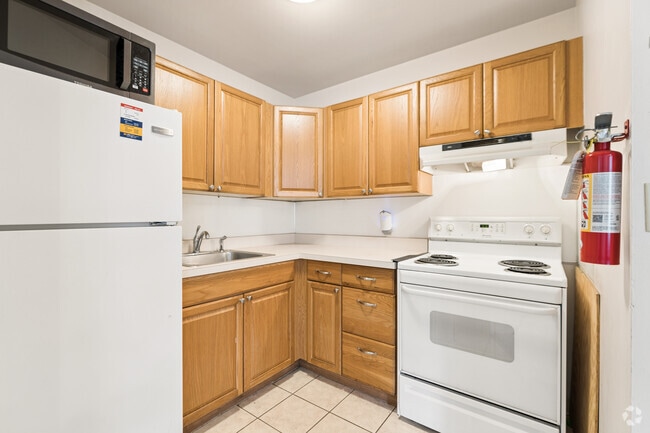 Interior Photo - 402 Hill St