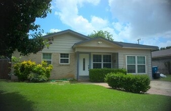Building Photo - 712 Ridgecrest Dr