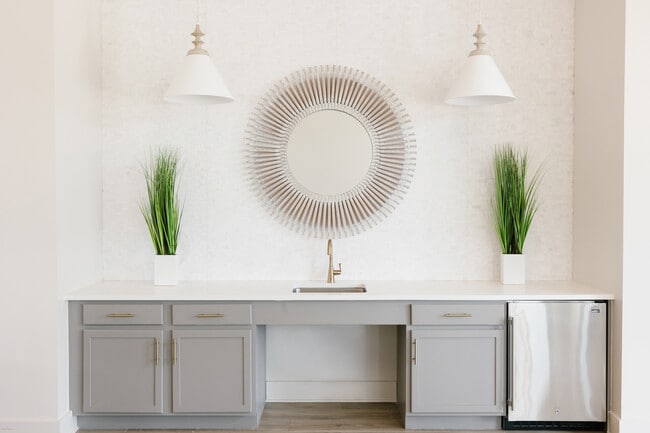 Building Photo - West Side Flats